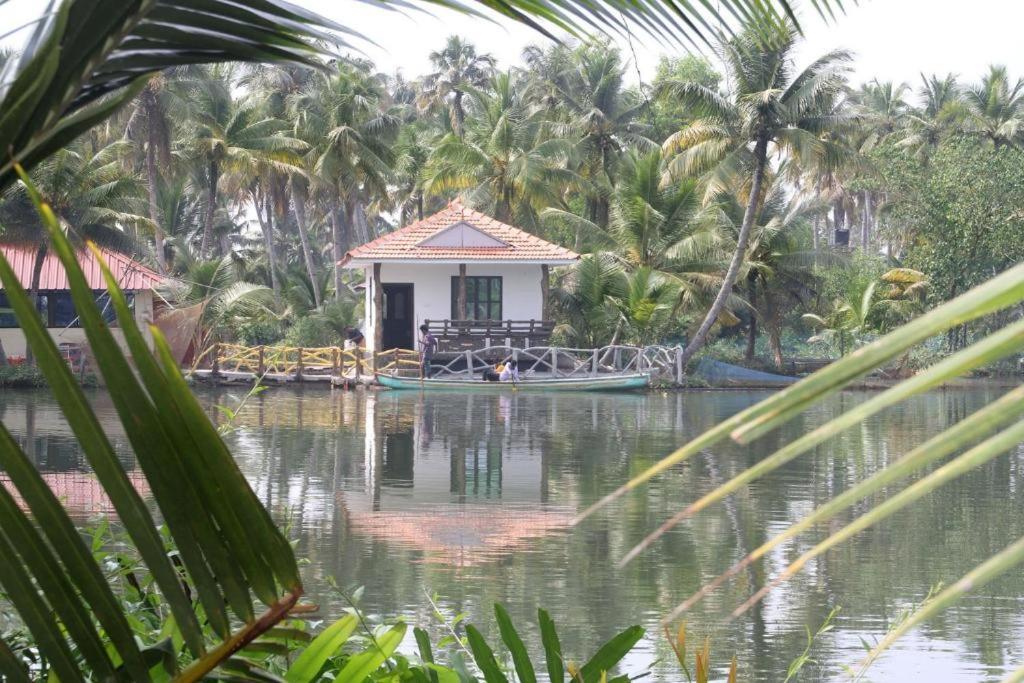 Munroe Island Lake Resort Mundrothuruth Exteriér fotografie